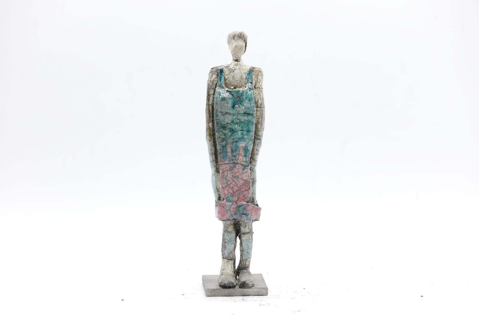 Figura femminile in piedi, ceramica Raku turchese e rosa